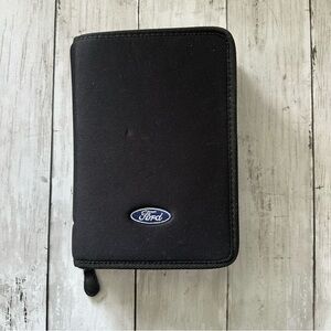 VINTAGE 2003 FORD FOCUS COMPLETE OWNERS MANUAL CD BOOK AND CASE ZIP AROUND